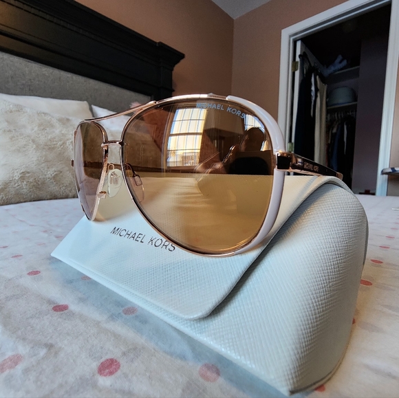 Mickael kors Sunglasses - Picture 2 of 4